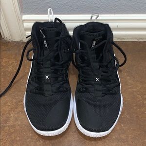 Men’s size 7 Nike Hyperdunks basketball shoes